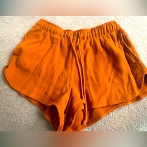 never worn… perfect for the fall look!!